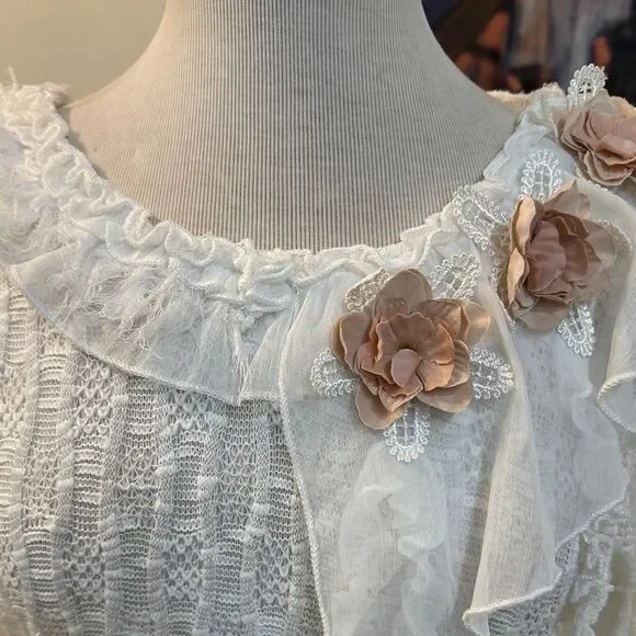 Zba (zee-bo)Elegant White Lace Women Top with Floral Fringe Accents Size Large - Picture 4 of 12